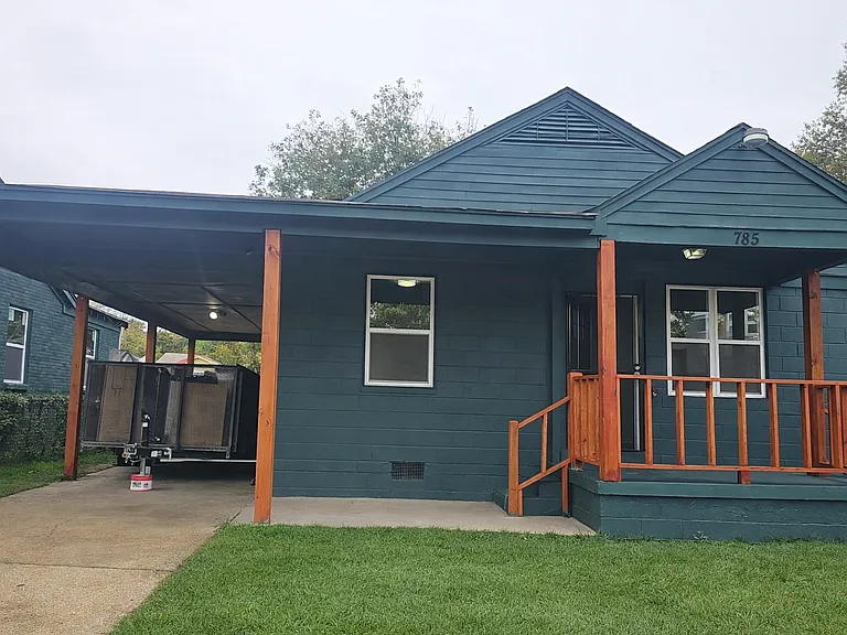 785 Dallas St — Photo 1