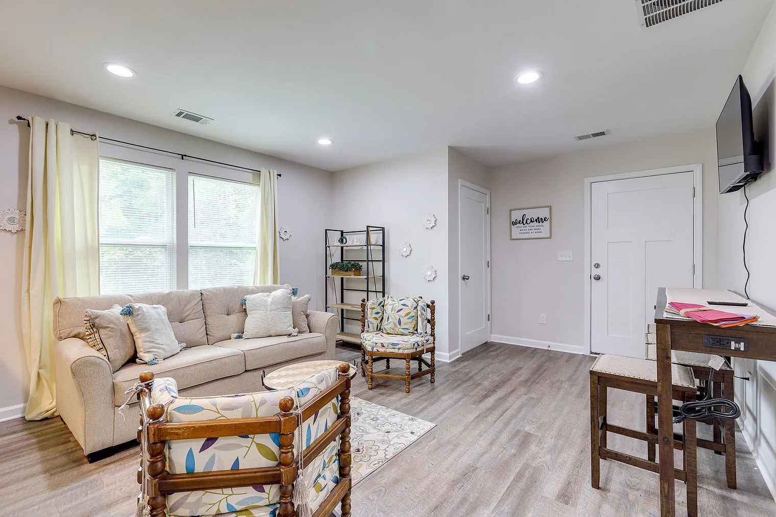 2 bed, 1.0 bath, 861 sqft, $2,715 — Photo 3