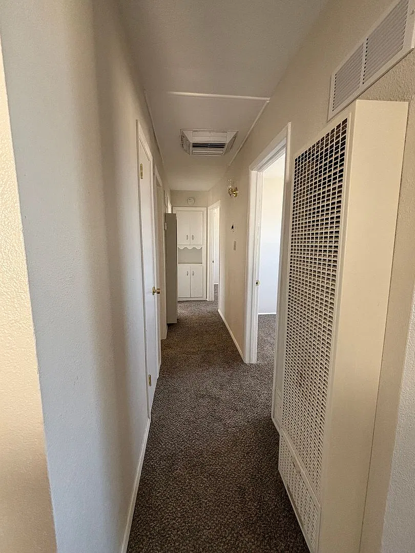 Conveniently located 3 Bedroom, 1 bath home — Photo 3