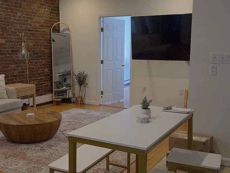 245 W 5th St #2 — Photo 1