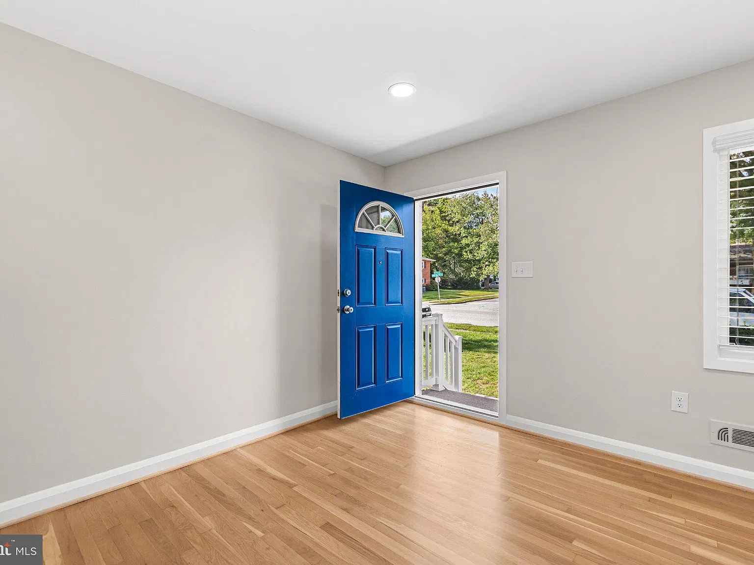 5 bed, 2.0 bath, 1909 sqft, $3,500 — Photo 3