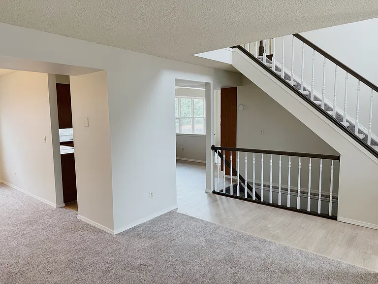 8061 Scarborough Dr — Photo 10