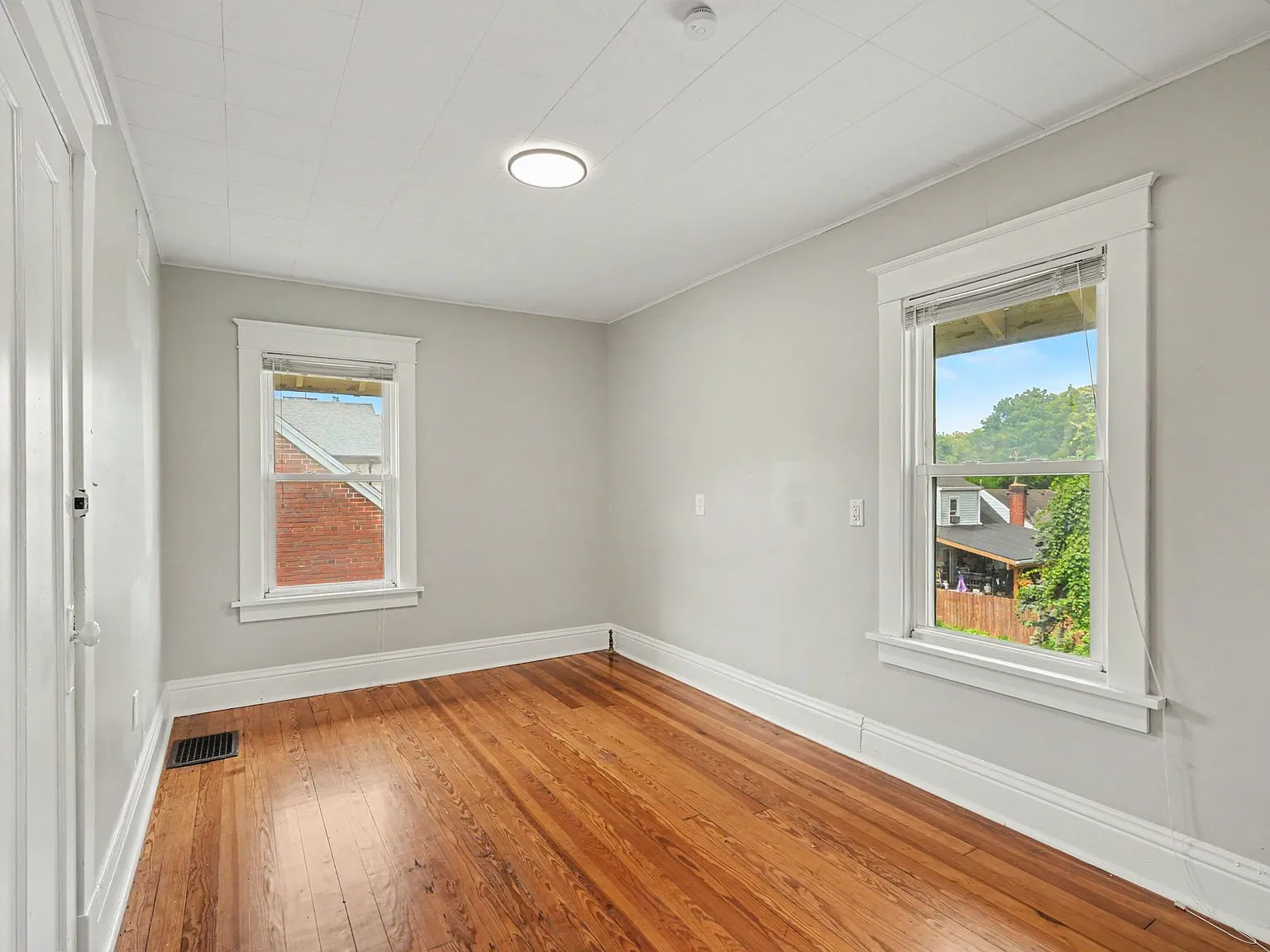 3 bed, $2,295 — Photo 2