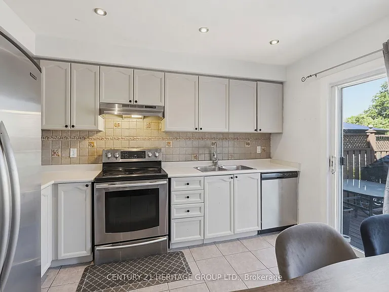 8 Caruso Dr — Photo 7
