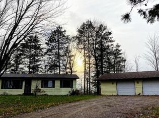 N3979 Oxbow Rd, Catawba, WI 54515