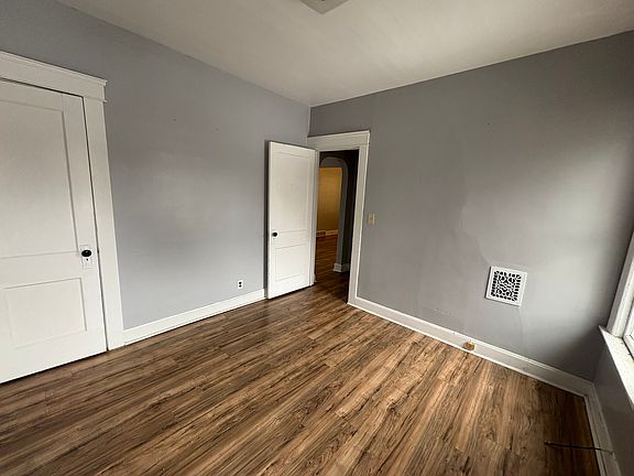 4th image of 634 E 101st St