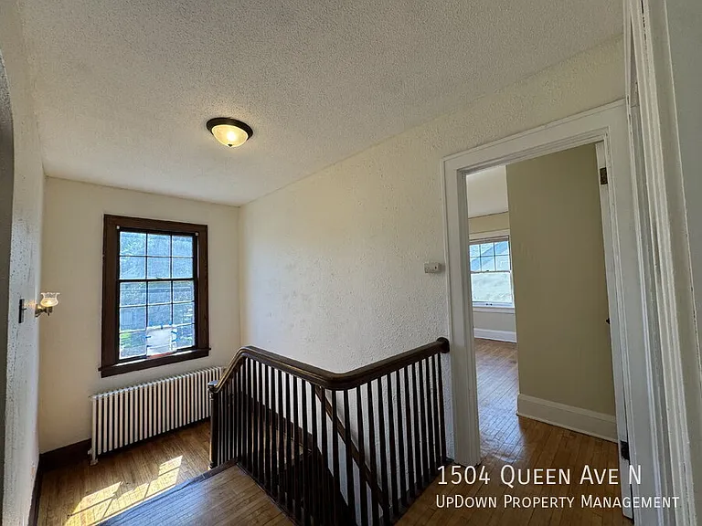 1504 Queen Ave N — Photo 22