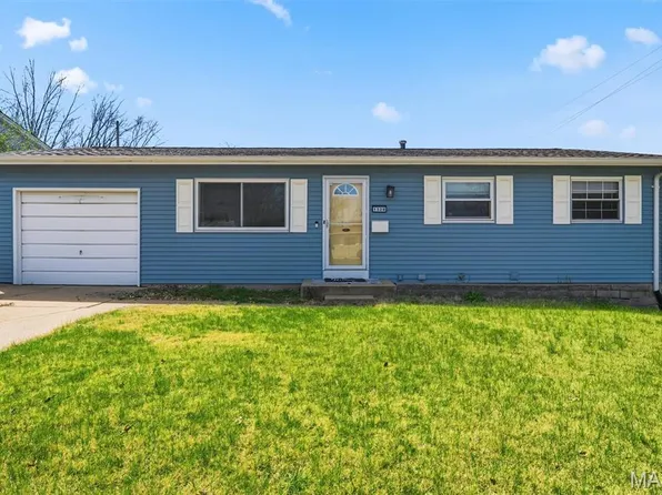 1528 Ville Rosa Ln, Hazelwood, MO 63042