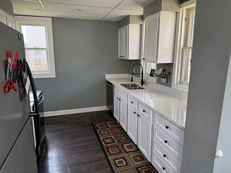 379 E Tompkins St — Photo 4