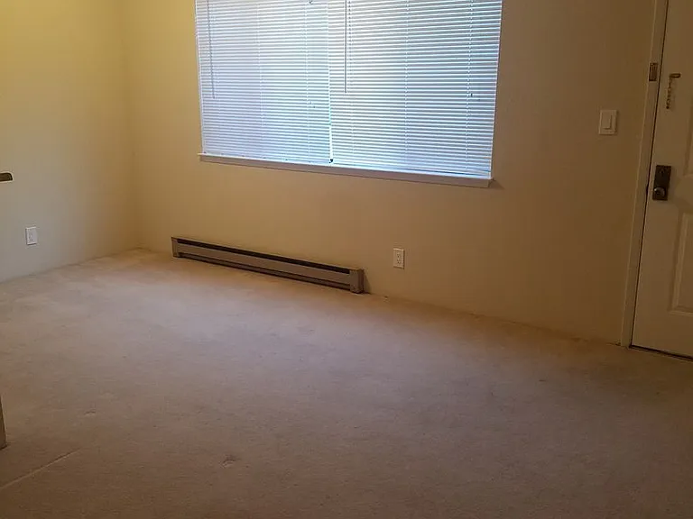 400 Laurel St — Photo 3