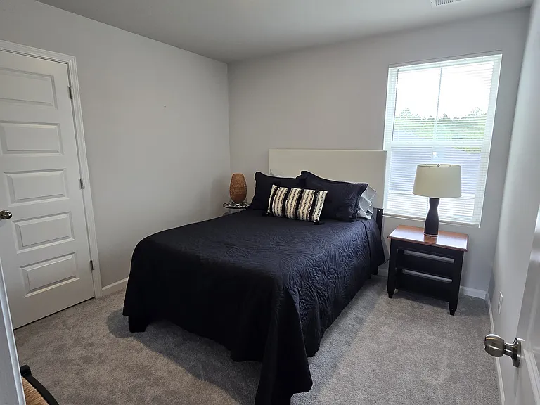 Full sixed bed