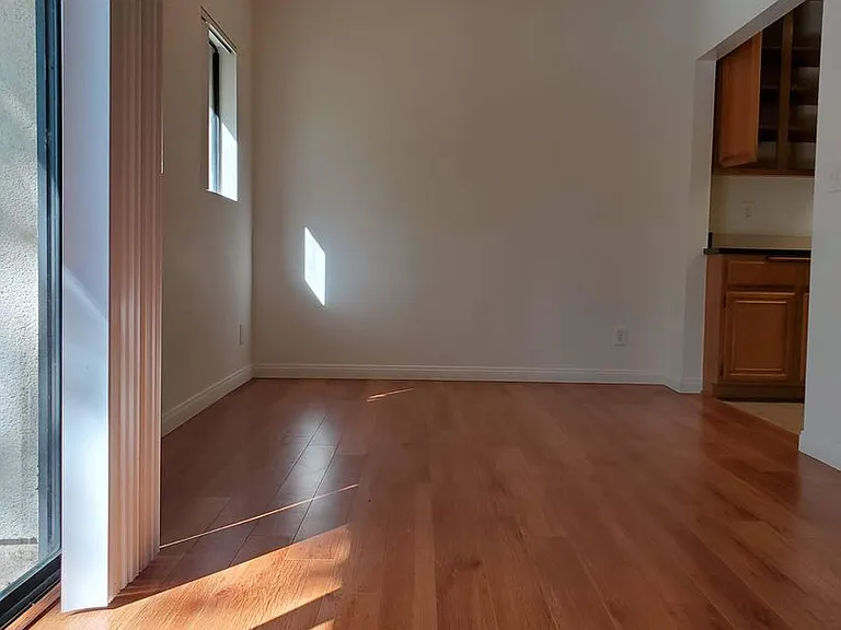 12707 Caswell Ave — Photo 4
