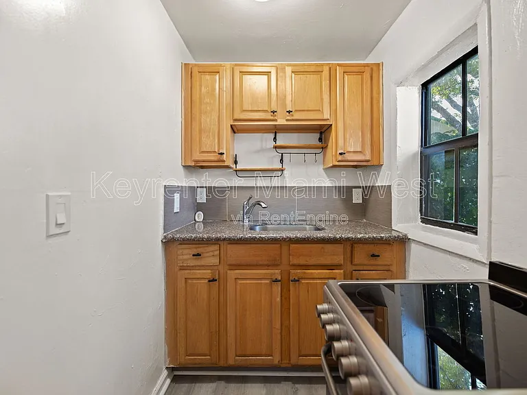 7772 NW 9th Ave — Photo 9