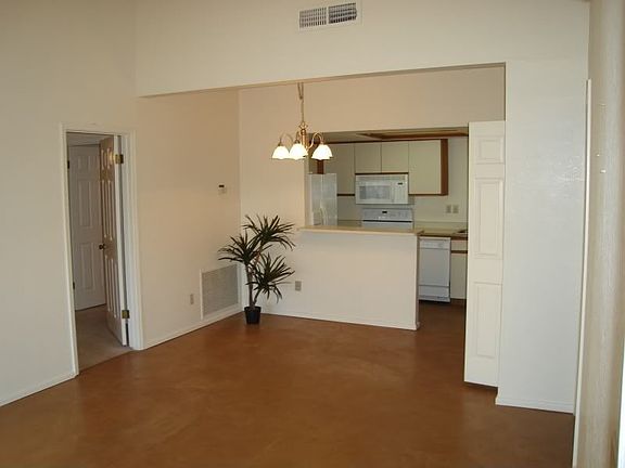 Dining/Kitchen