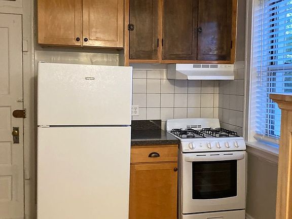 2nd image of 1727 W Thorndale Ave APT 2B