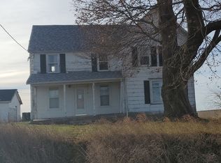 8627 W Edgewood Rd, Dixon, IL 61021