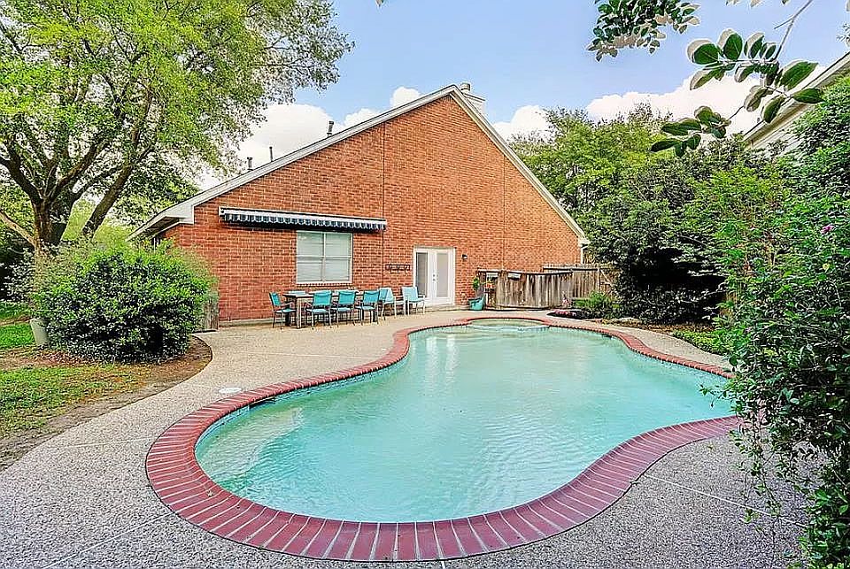 2nd image of 9806 N Villa Dr