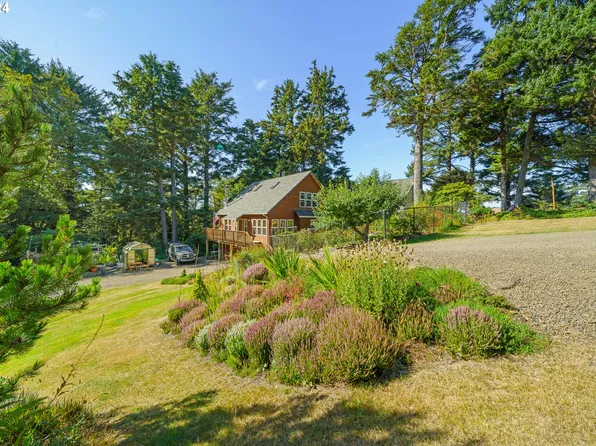 5840 8th St NW, Tillamook, OR 97141