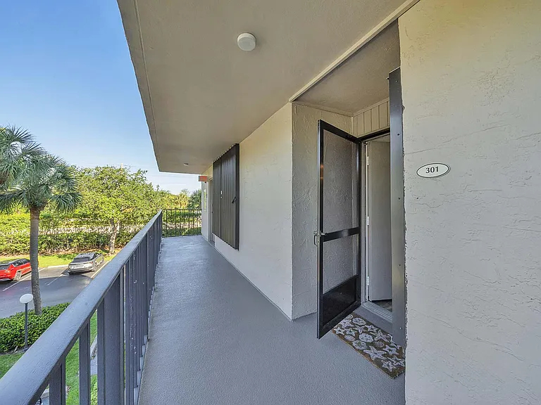 17 Royal Palm Way #3010 — Photo 3