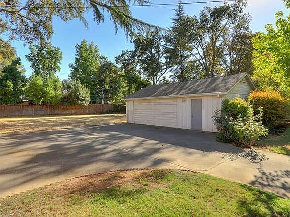 4th image of 3369 Sierra Oaks Dr