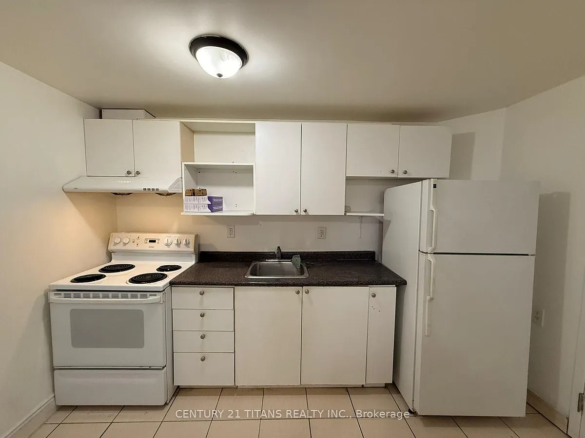 Building Photo - 4459 Lawrence Ave E #1A