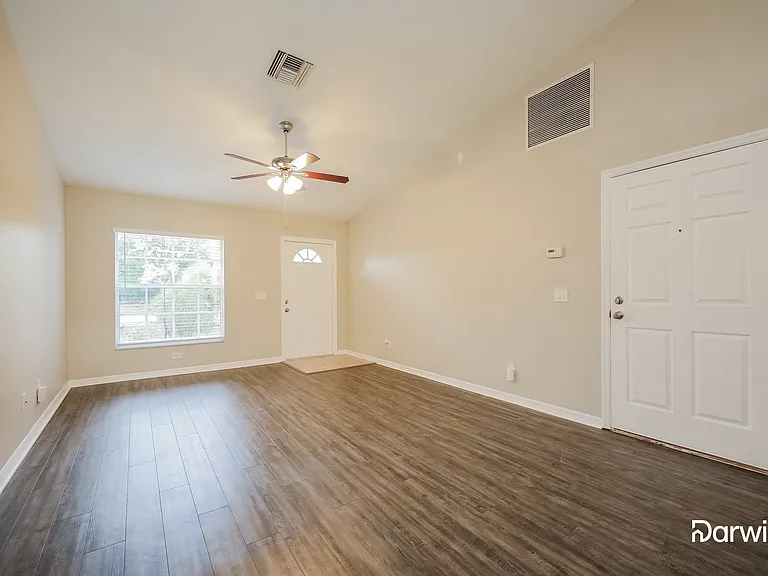 215 Manasota St — Photo 7