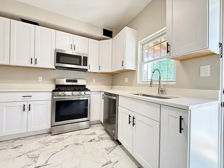 1004 Girard St NW — Photo 10