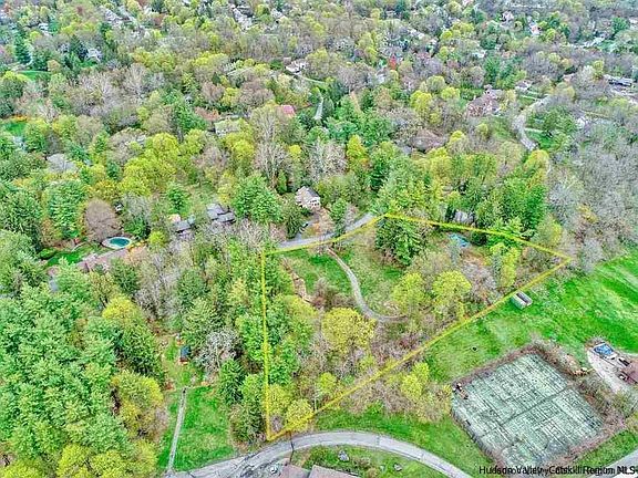 5th image of 135 Kingwood Park