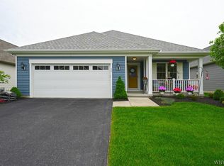 11 Saybrook Dr, Lancaster, NY 14086