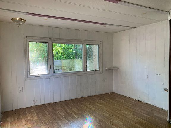 5th image of 54 Barberry Lane