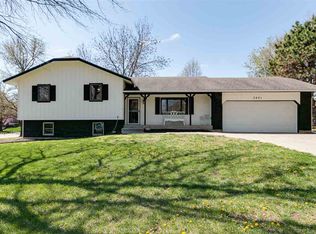 3401 Sioux Cir, Manhattan, KS 66503