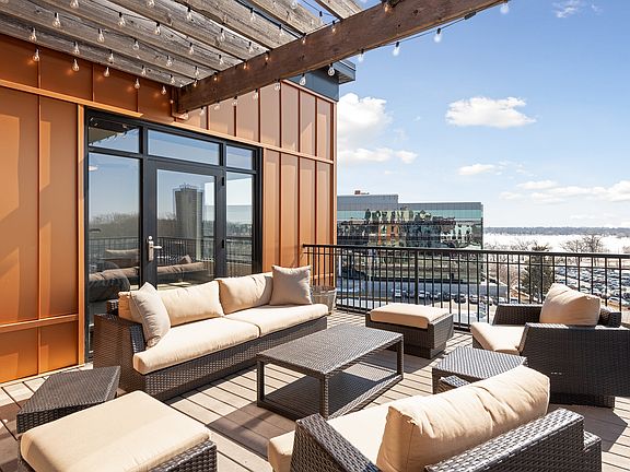 Rooftop patio - Lake Views!!