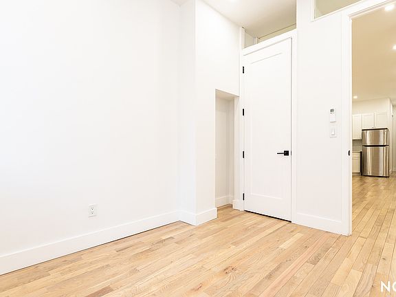 5th image of 1114 Willoughby Ave #A1