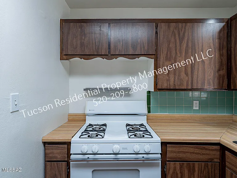 826 E Water St — Photo 20