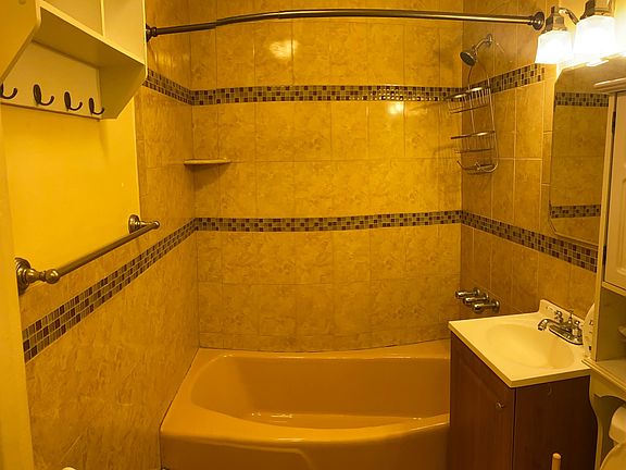 5th image of 3043 Matthews Ave #1