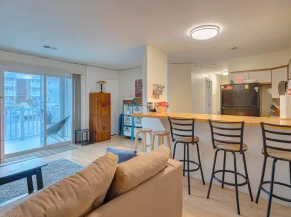 1204 University Ter APT E, Blacksburg, VA 24060