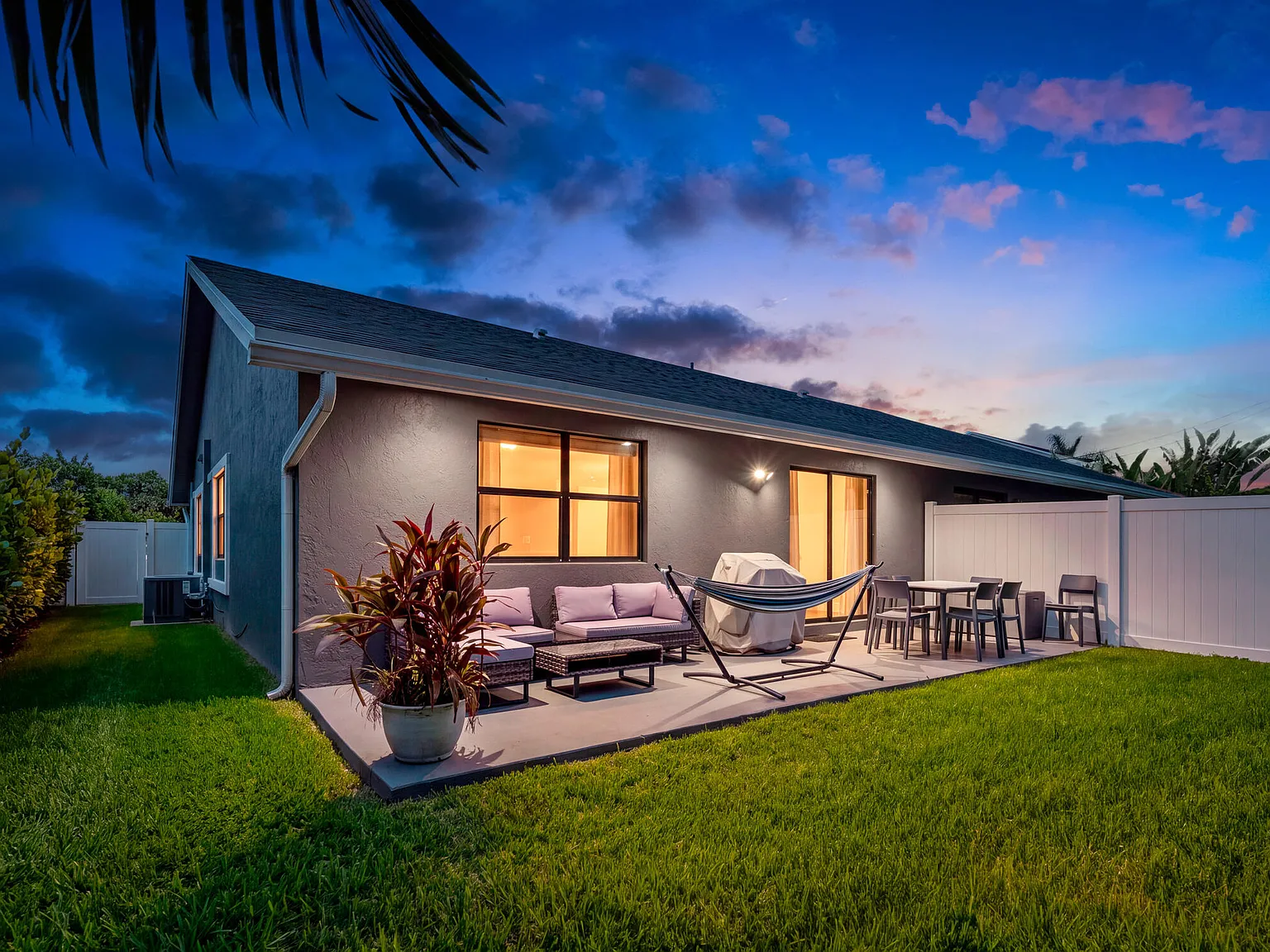 3 bed, 2.0 bath, 1300 sqft, $4,500 — Photo 2
