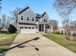 2032 Arch Dr, Falls Church, VA 22043