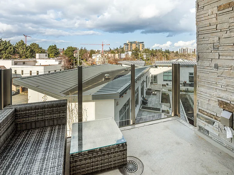 916 Lyall St #312 — Photo 17