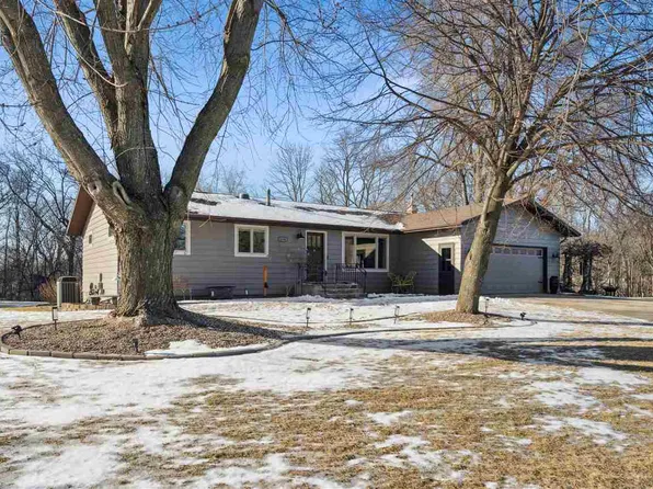 1596 Sunrise Dr NE, Solon, IA 52333