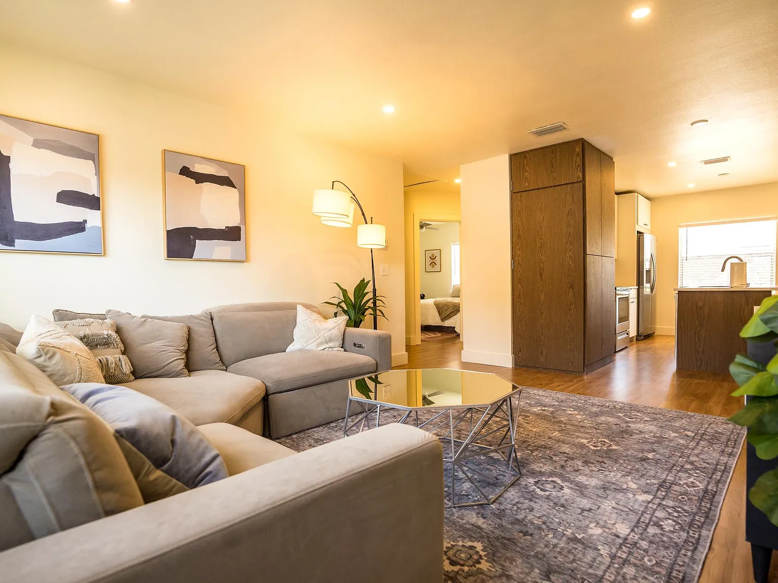 2 bed, 950 sqft, $1,995 — Photo 1