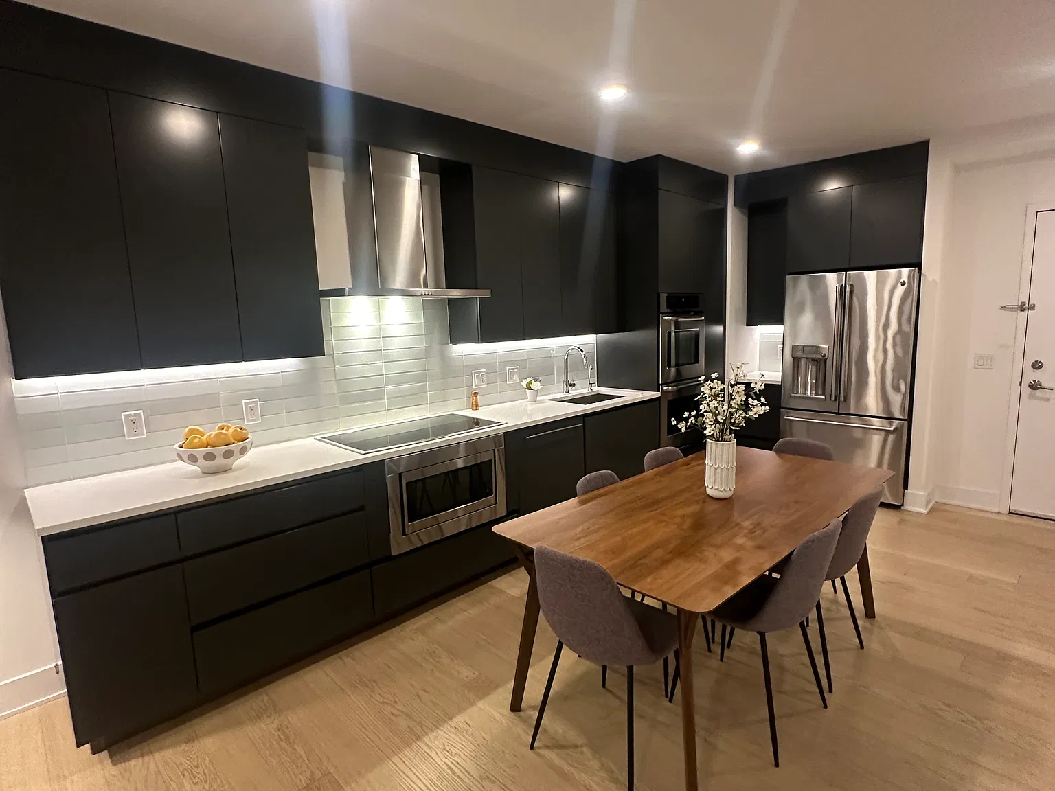 1 bed, 900 sqft, $3,425 — Photo 1