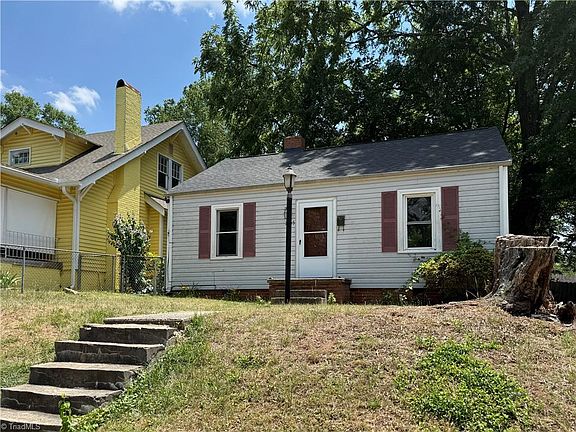 3rd image of 1605 Oak St