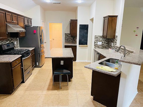 5th image of 827 Desert Rose Pl