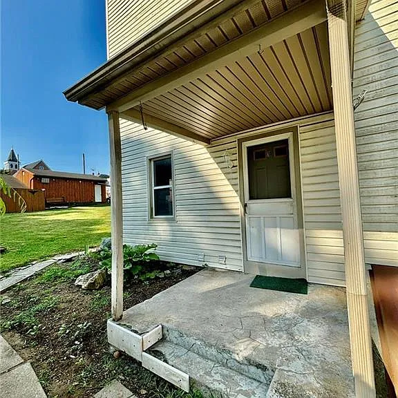 370 Main St — Photo 2
