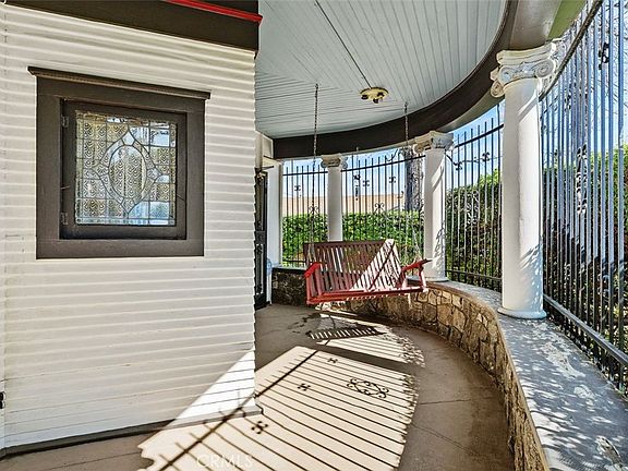 3rd image of 4771 Victoria Ave