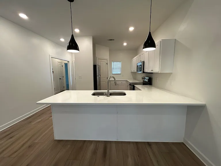 244 Linden St — Photo 2