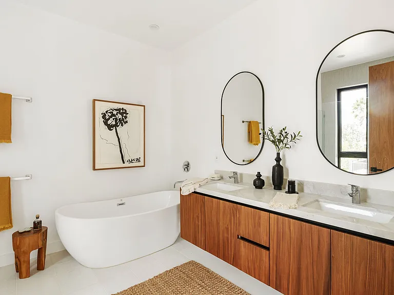 861 Hyperion Ave — Photo 33