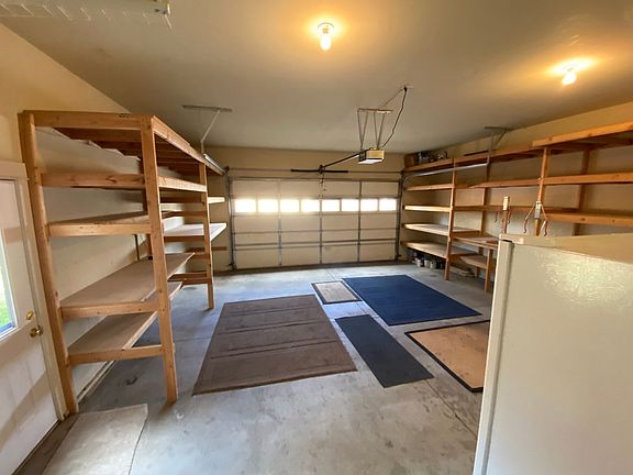 5th image of 20646 SE Hummingbird Ln