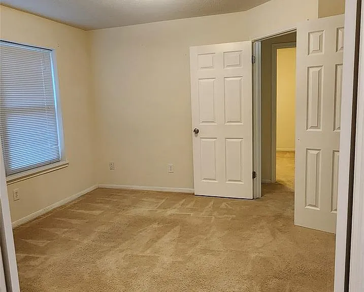 16807 Sussex Dr — Photo 7